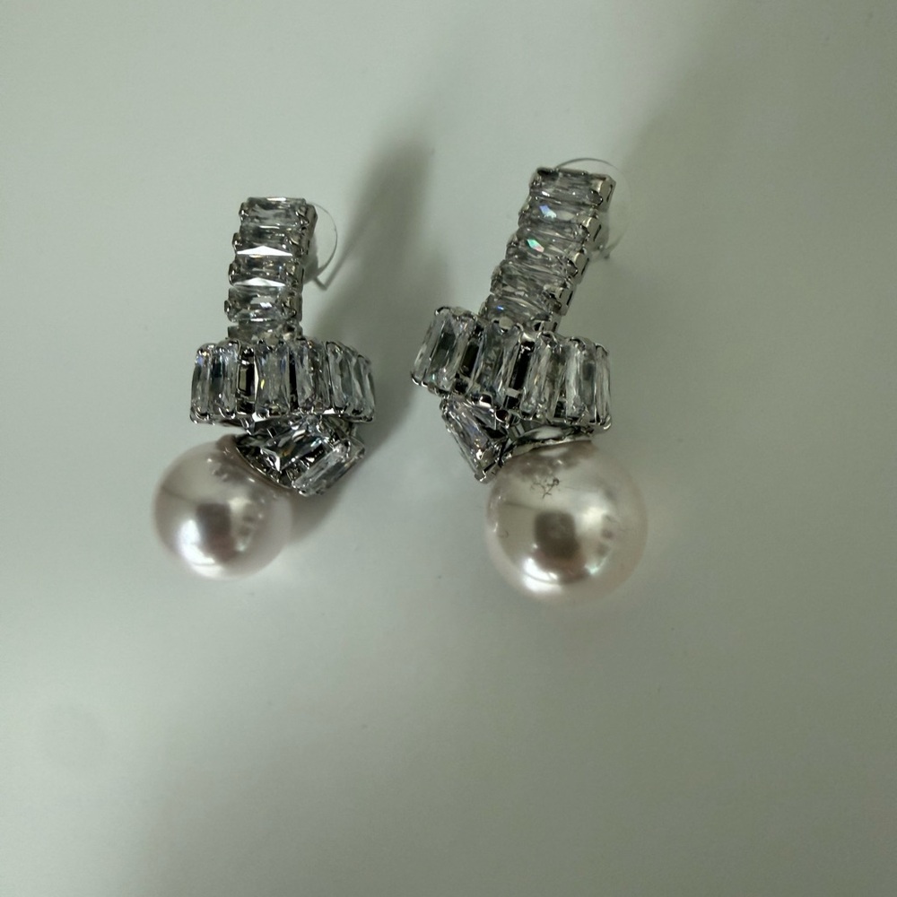 Elegant Pearl & Cubic Zirconia Drop Earrings - Silver with Cream Pearls - Picture 5 of 5